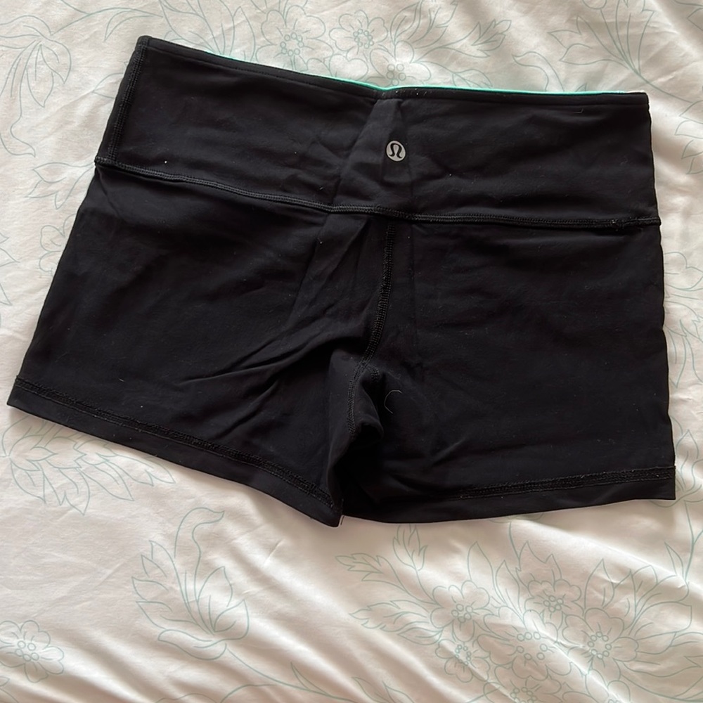 Lulu size 6 reversible black and teal shorts